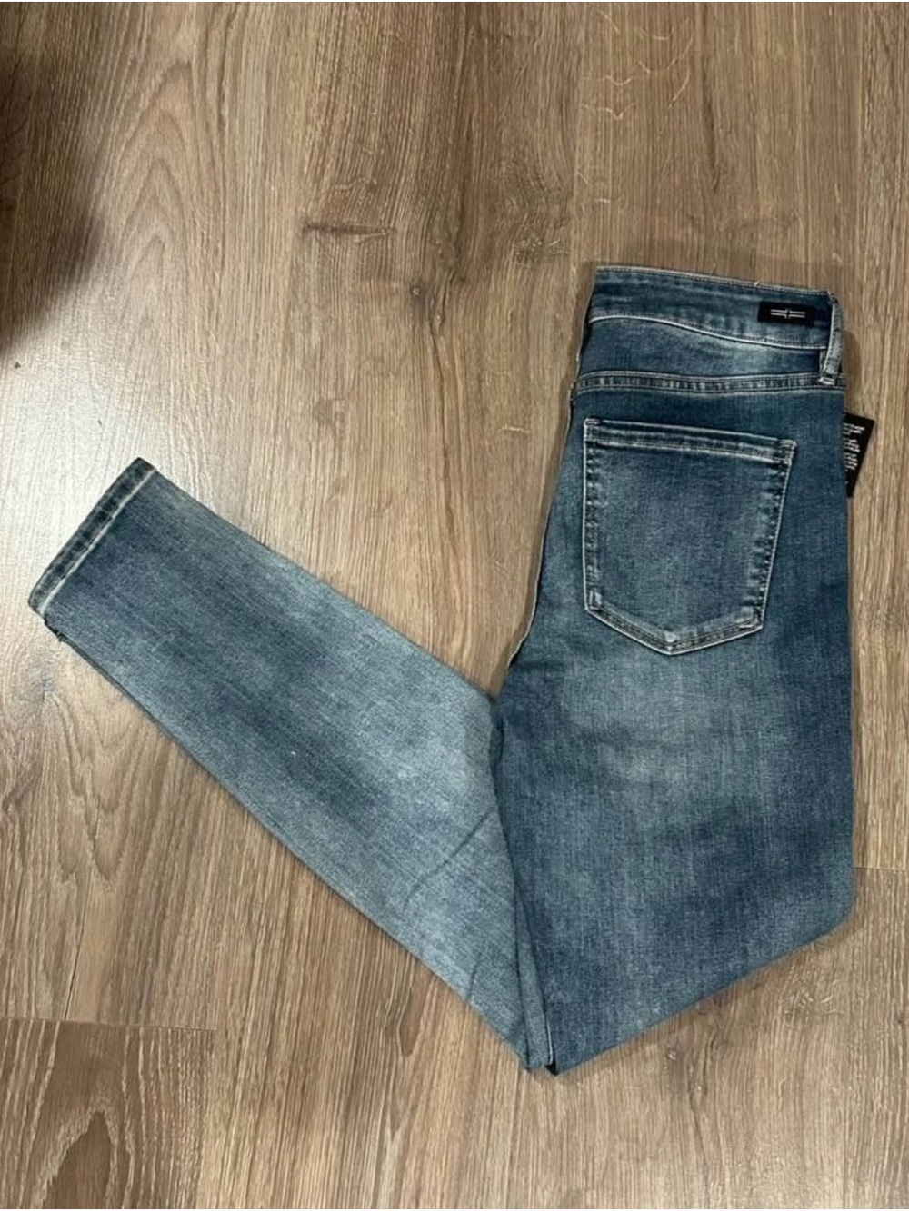 NWT: Women's Liverpool Cropped Ankle Jeans in Washed Blue